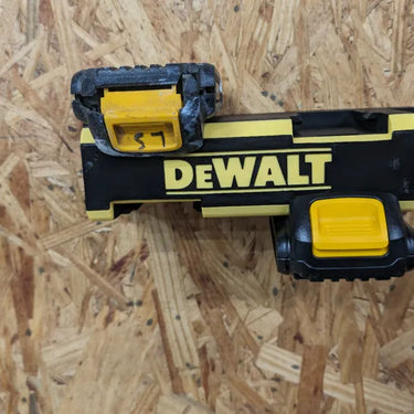 Wall Mount for Dewalt 20V Batteries x4 (RS-D4WM)