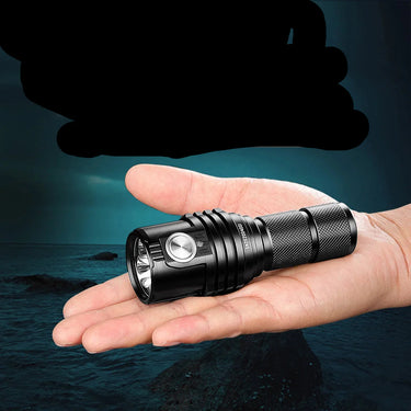 Linterna Recargable de 13,000 Lúmenes con LED Cree