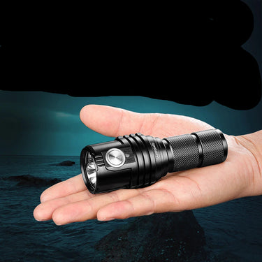 Linterna Recargable de 13,000 Lúmenes con LED Cree