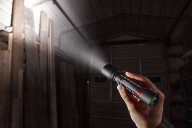 Linterna recargable COAST XP11R con enfoque deslizante 30322