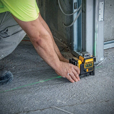 DEWALT DW089LG 12V MAX Line Laser 3 X 360 Green Yellow