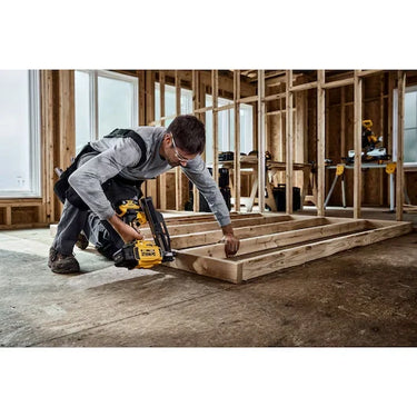 DEWALT DCN920P1 Kit de clavadora de armazón de plástico de 21° inalámbrica sin escobillas 20 V MAX*
