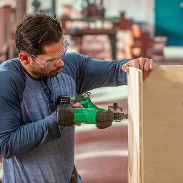 Metabo HPT N1804DAM Grapadora de Corona Estrecha sin Escobillas MultiVoltâ„¢ de 18V y 1/4" y calibre 18