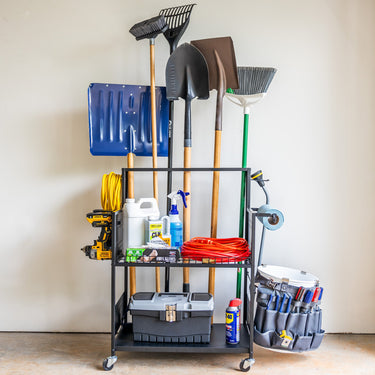 El carrito utilitario Everything con tablero perforado y soporte para cubos
