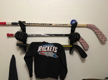 Estante para palos de hockey Trifecta | 3 niveles